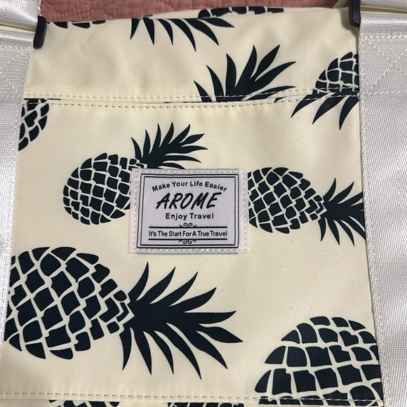 NWT light yellow pineapple duffle bag - Picture 2 of 6